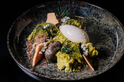 Angerichteter Teller für ein Dinner beim Restaurant Festival