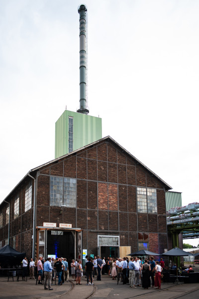 Außenfassade eines Fabrikgebäudes auf dem Westside Geländes