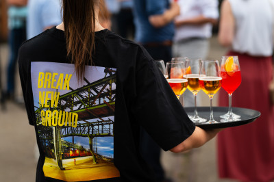 Das Servicepersonal bei der Arbeit des Westside Openings